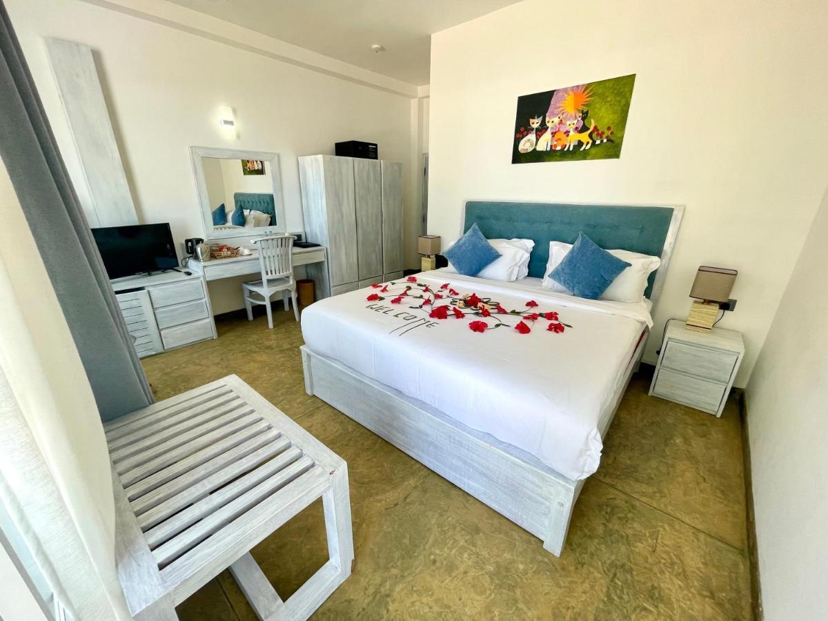 Smeralda Beach Hotel Dikwella Exteriör bild